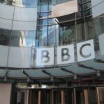Propaganda, manipulacje i uleganie naciskom rządu. Czy to nowe standardy BBC?
